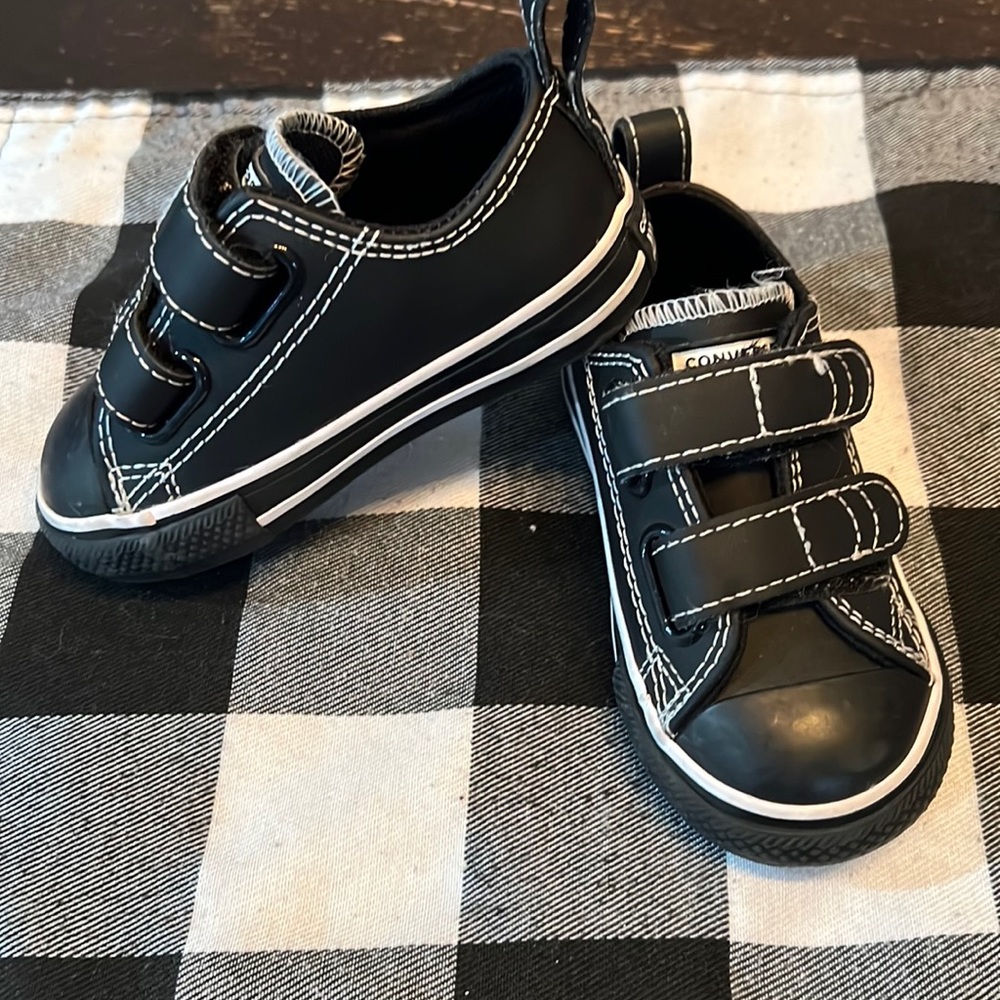 Black Converse All-Stars size 5